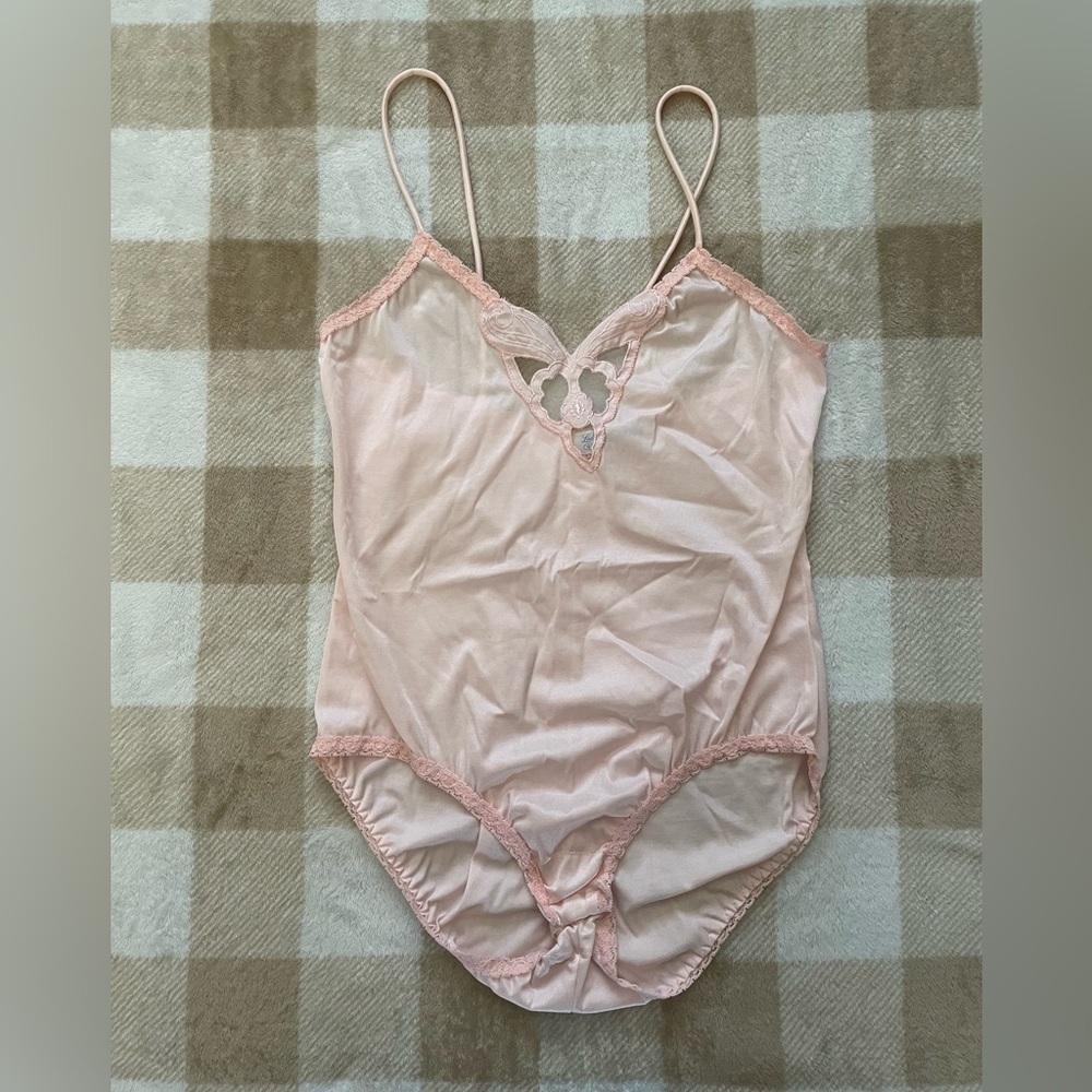 Vintage Lady Lynne Elegant Light Pink Lace Chemise Bodysuit size small